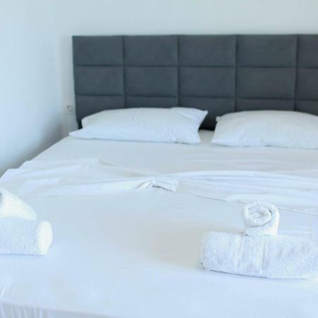 Mihalis Apartments Himare Eksteriør bilde
