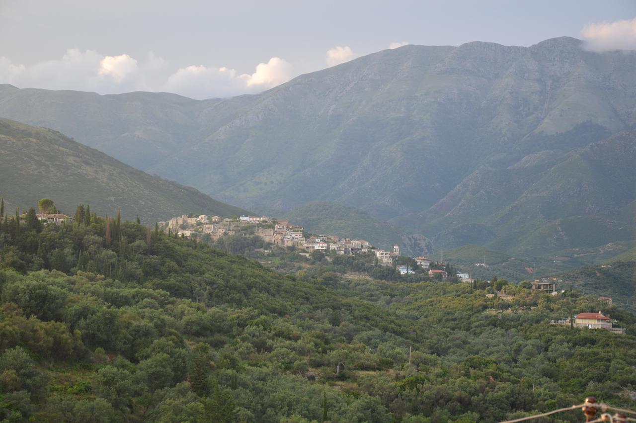Mihalis Apartments Himare Eksteriør bilde