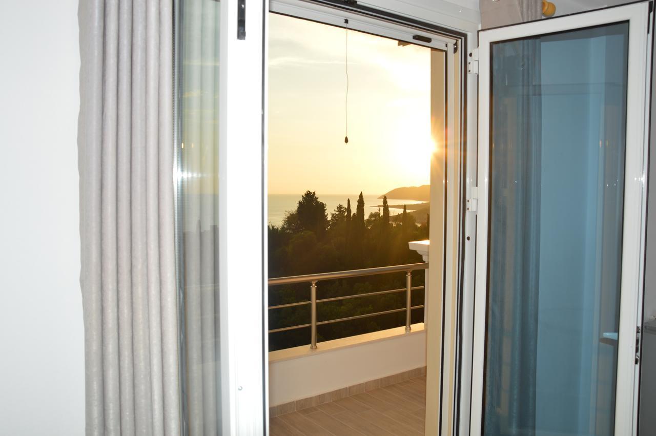 Mihalis Apartments Himare Eksteriør bilde