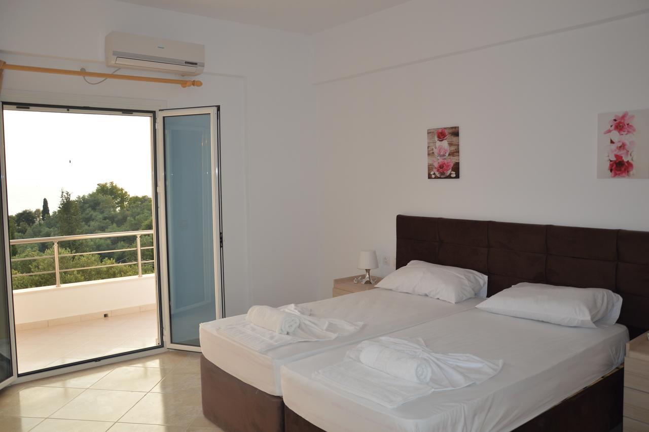 Mihalis Apartments Himare Eksteriør bilde