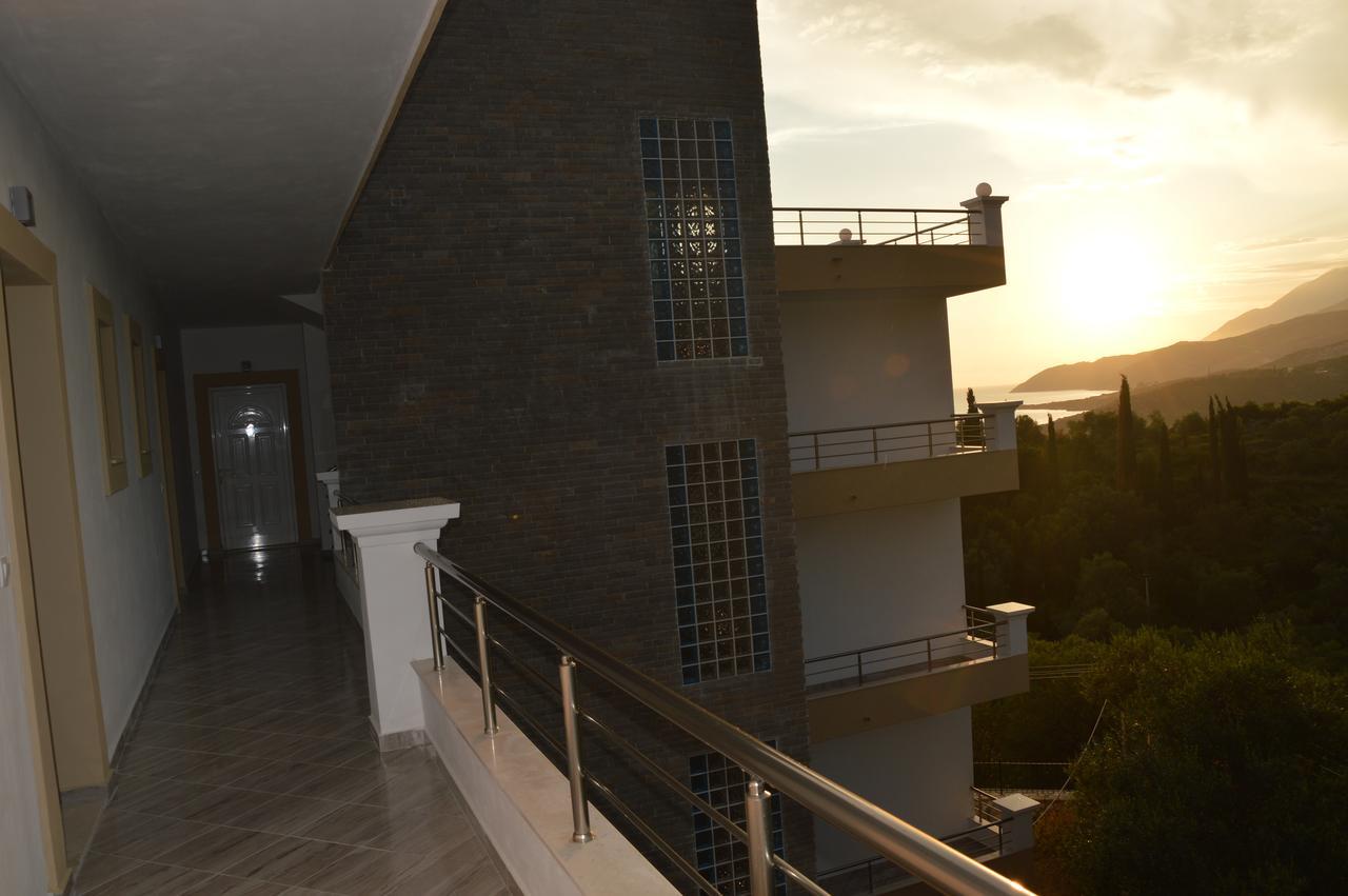 Mihalis Apartments Himare Eksteriør bilde