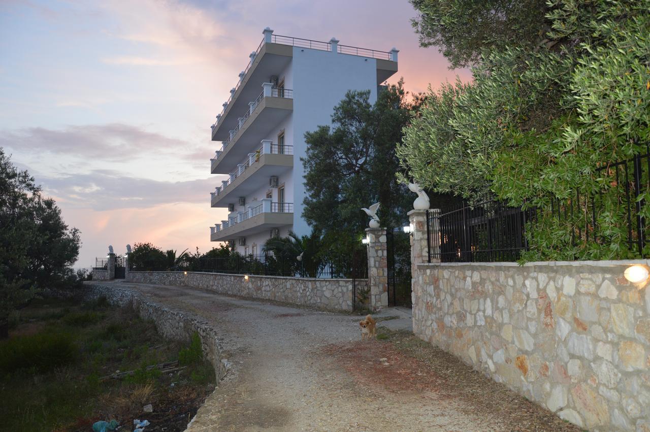 Mihalis Apartments Himare Eksteriør bilde