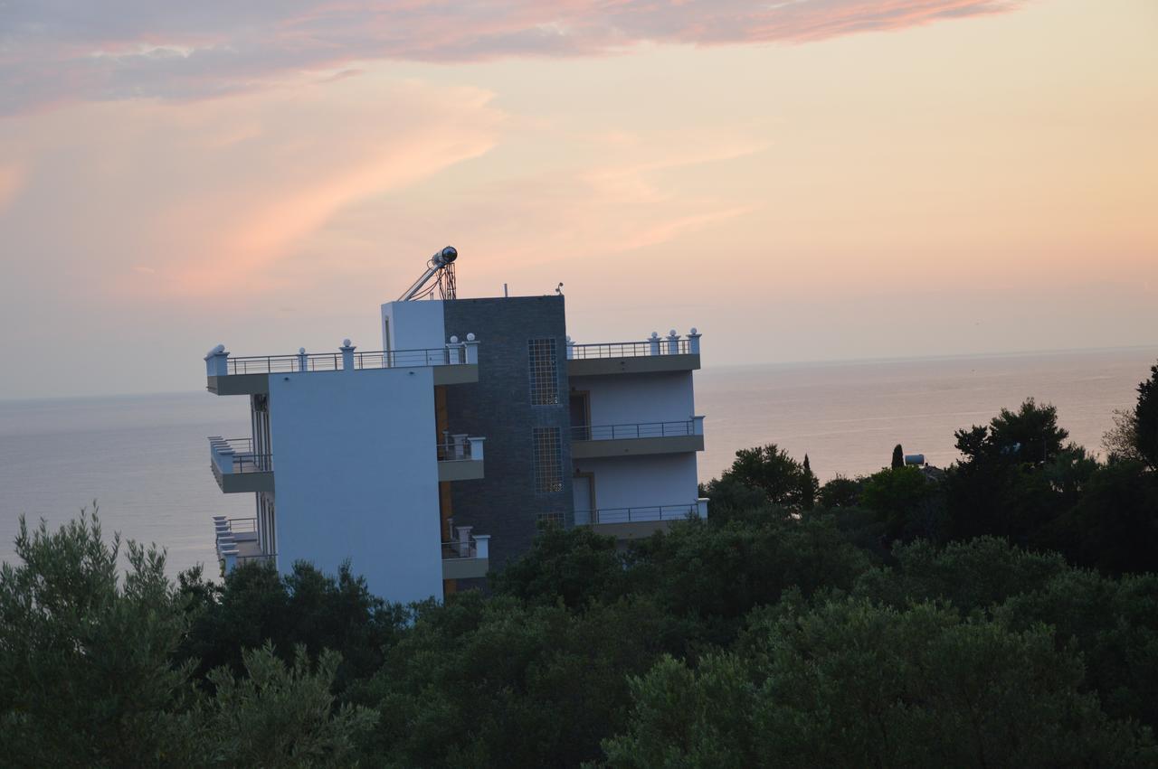 Mihalis Apartments Himare Eksteriør bilde