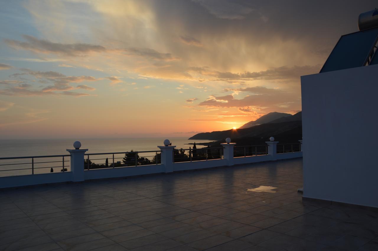 Mihalis Apartments Himare Eksteriør bilde