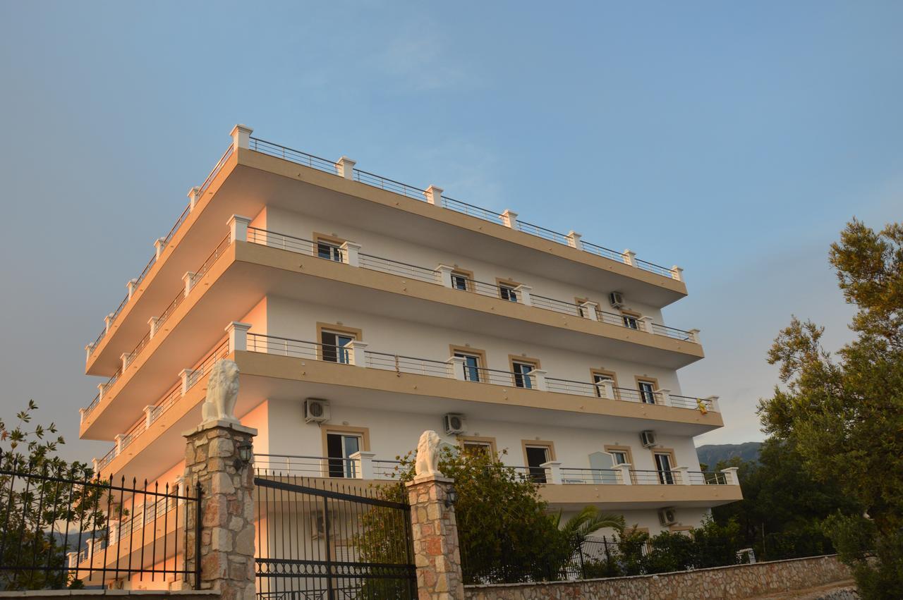 Mihalis Apartments Himare Eksteriør bilde