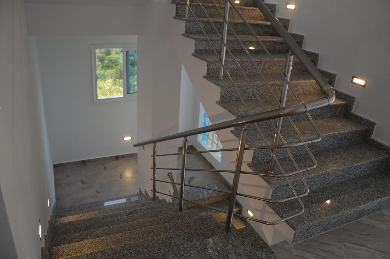 Mihalis Apartments Himare Eksteriør bilde