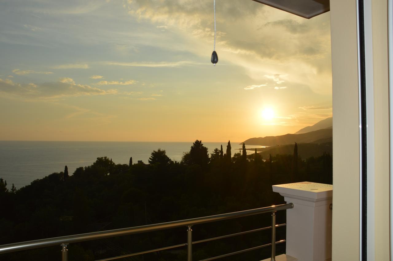Mihalis Apartments Himare Eksteriør bilde