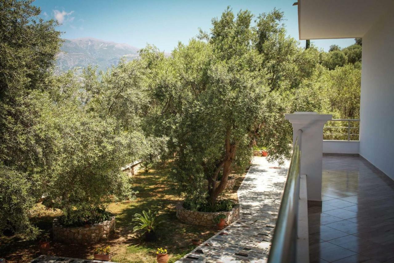Mihalis Apartments Himare Eksteriør bilde