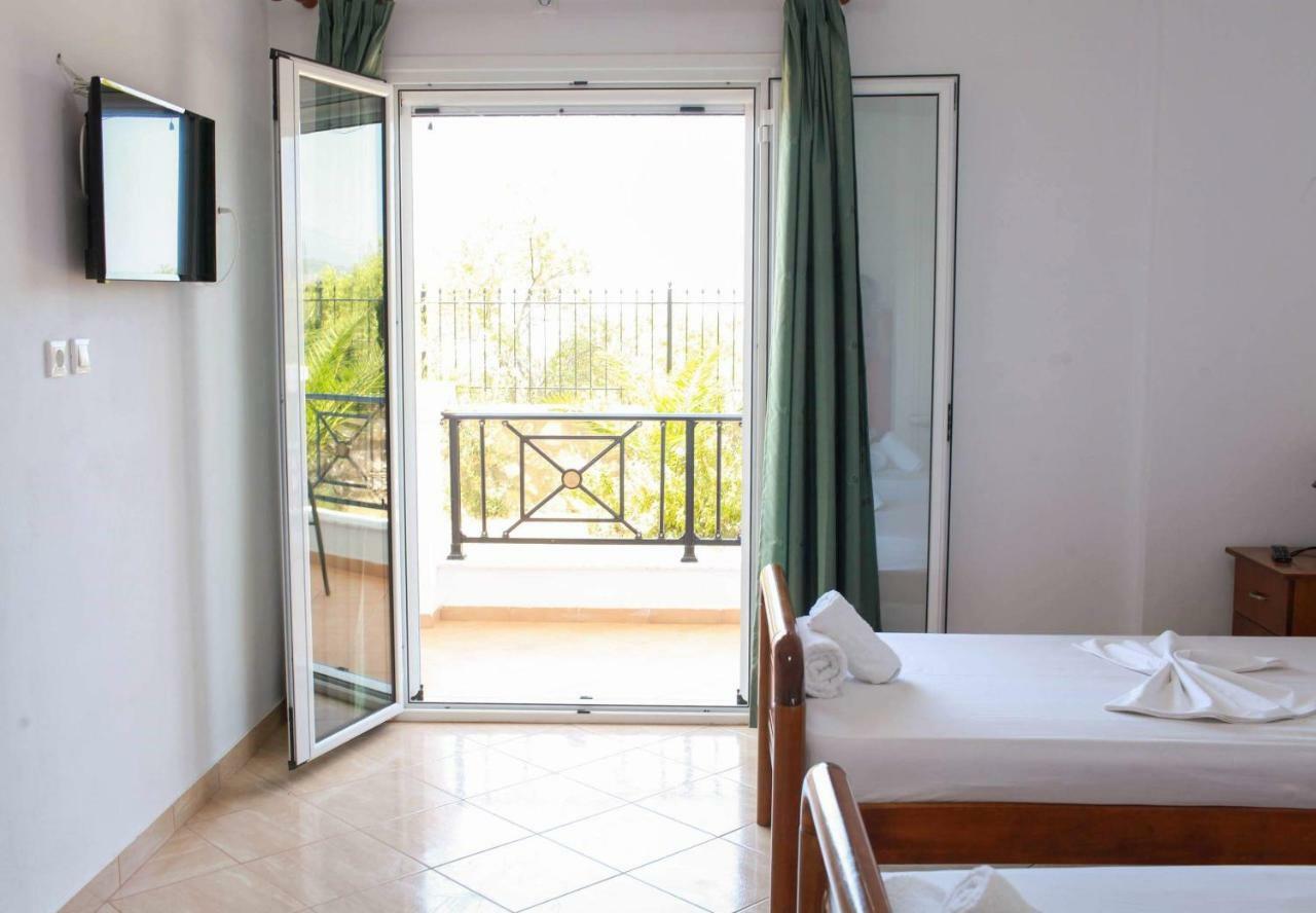 Mihalis Apartments Himare Eksteriør bilde