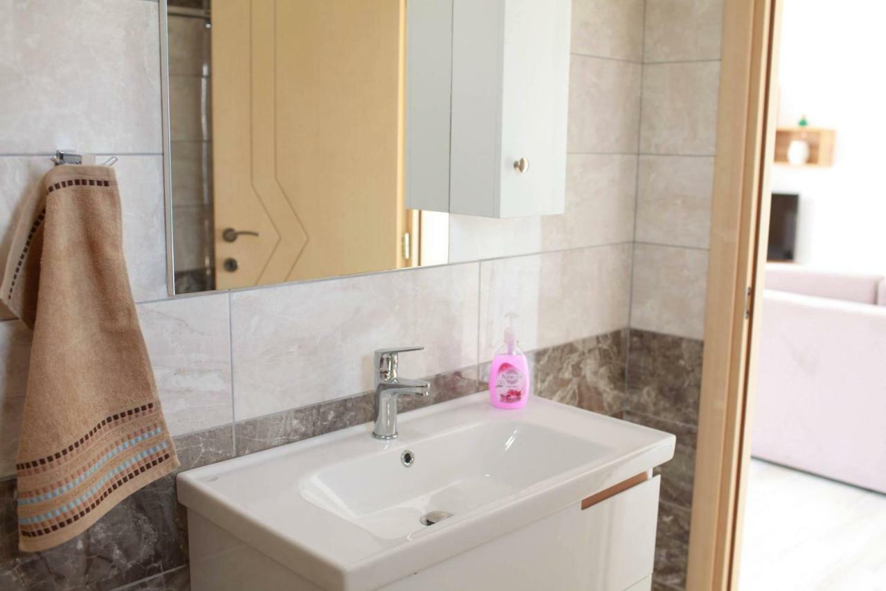 Mihalis Apartments Himare Eksteriør bilde