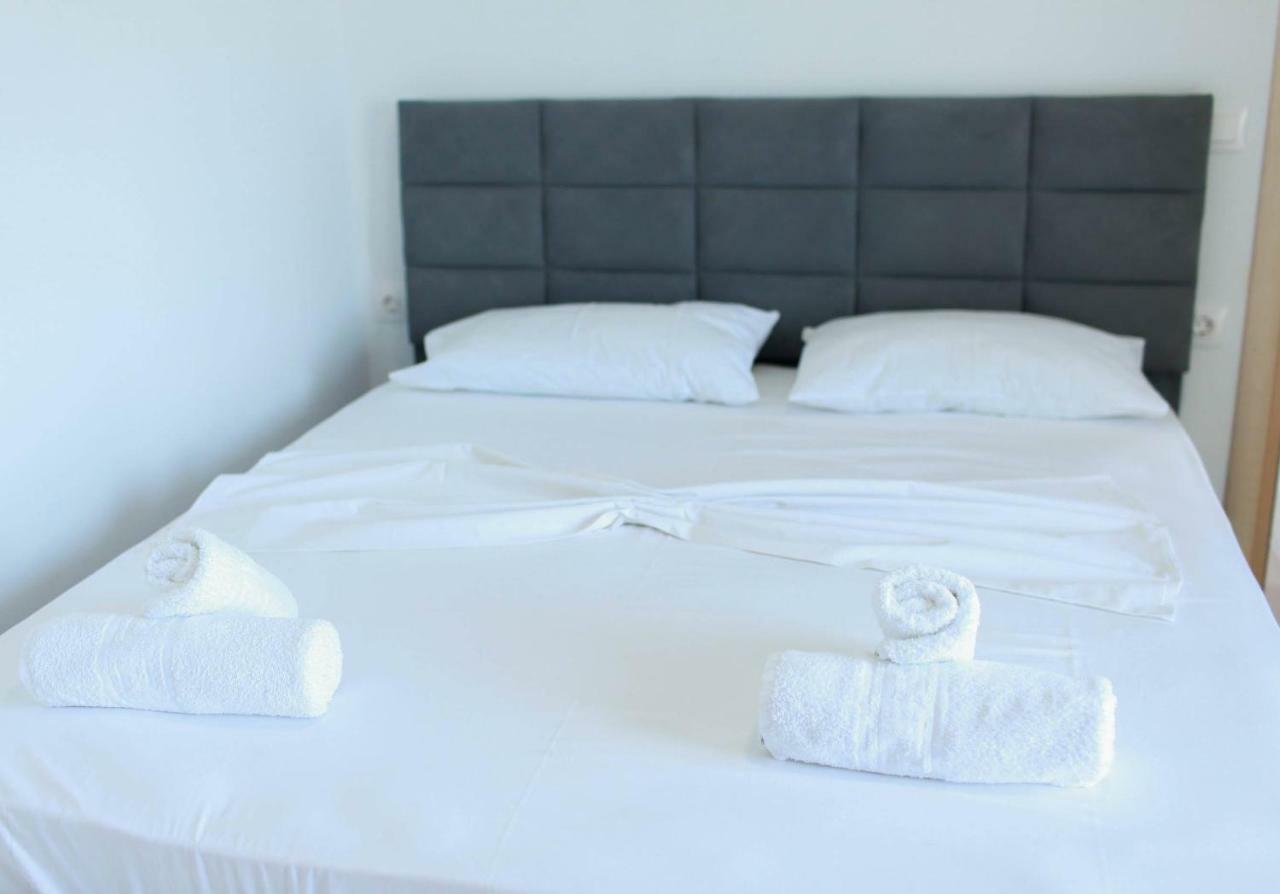Mihalis Apartments Himare Eksteriør bilde