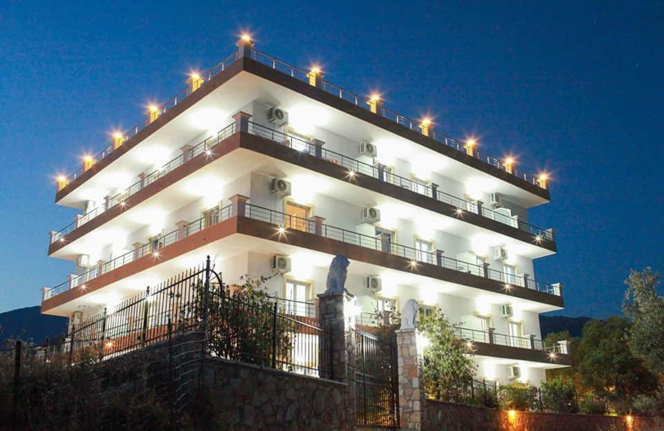 Mihalis Apartments Himare Eksteriør bilde